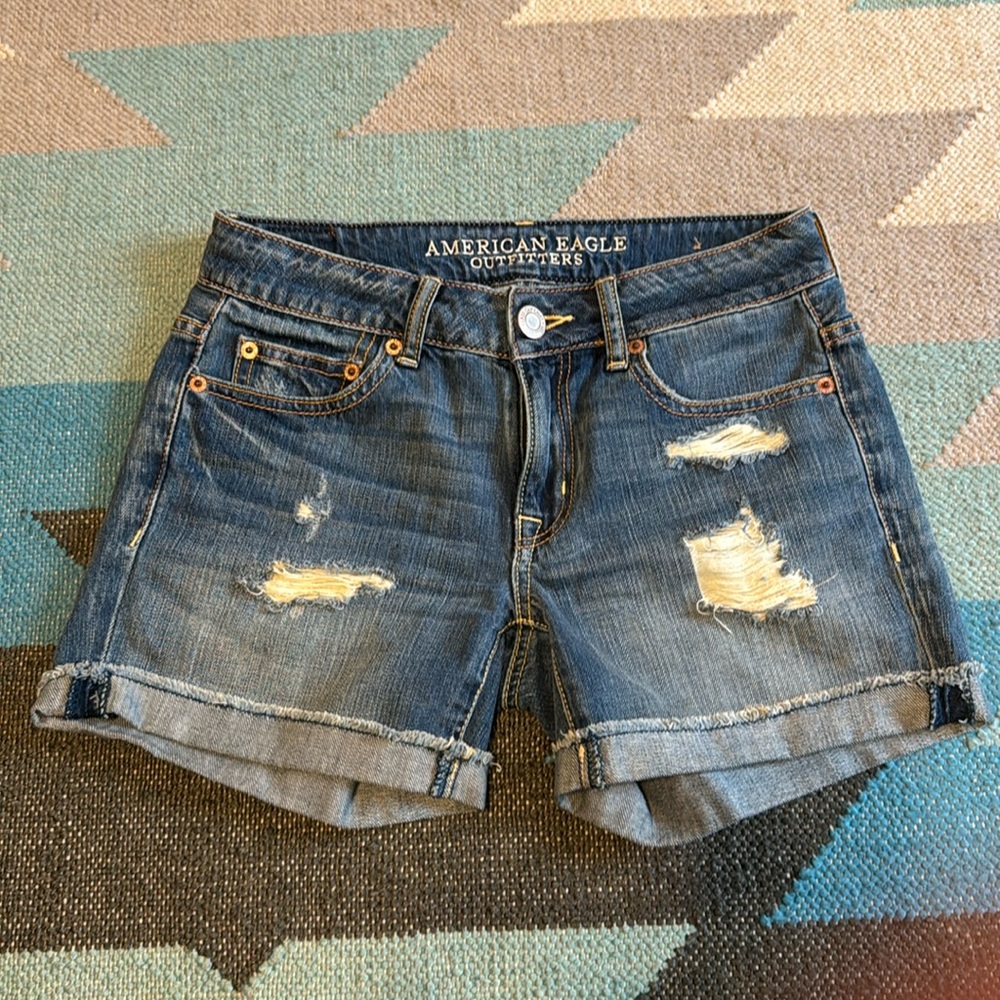 American Eagle 00 Med Wash Distressed Raw Hem Denim Shorts